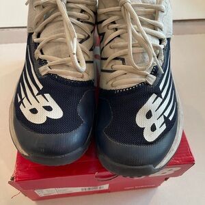 New balance fuel cell turf shoe size 7.5